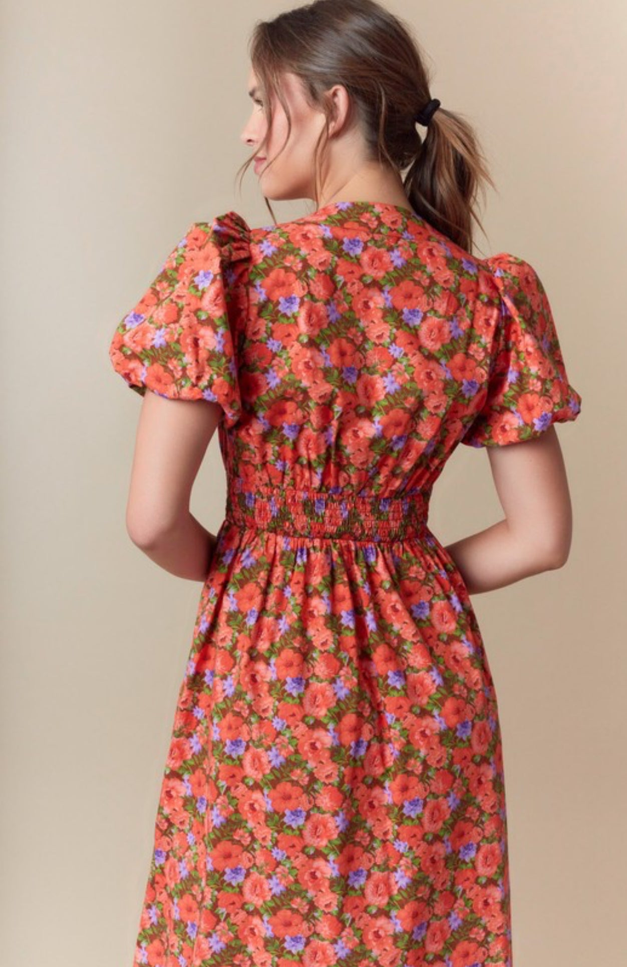 Ivonne midi Dress.                                       Vestido midi con cremallera frontal y estampado floral de transición