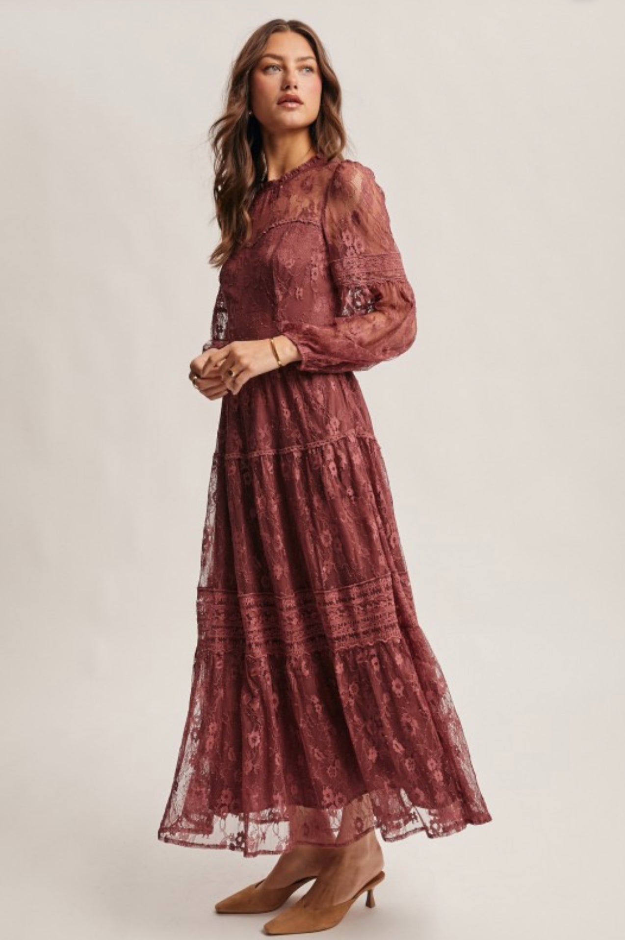 Valeria maxi Dress  Vestido largo de encaje de manga larga escalonada