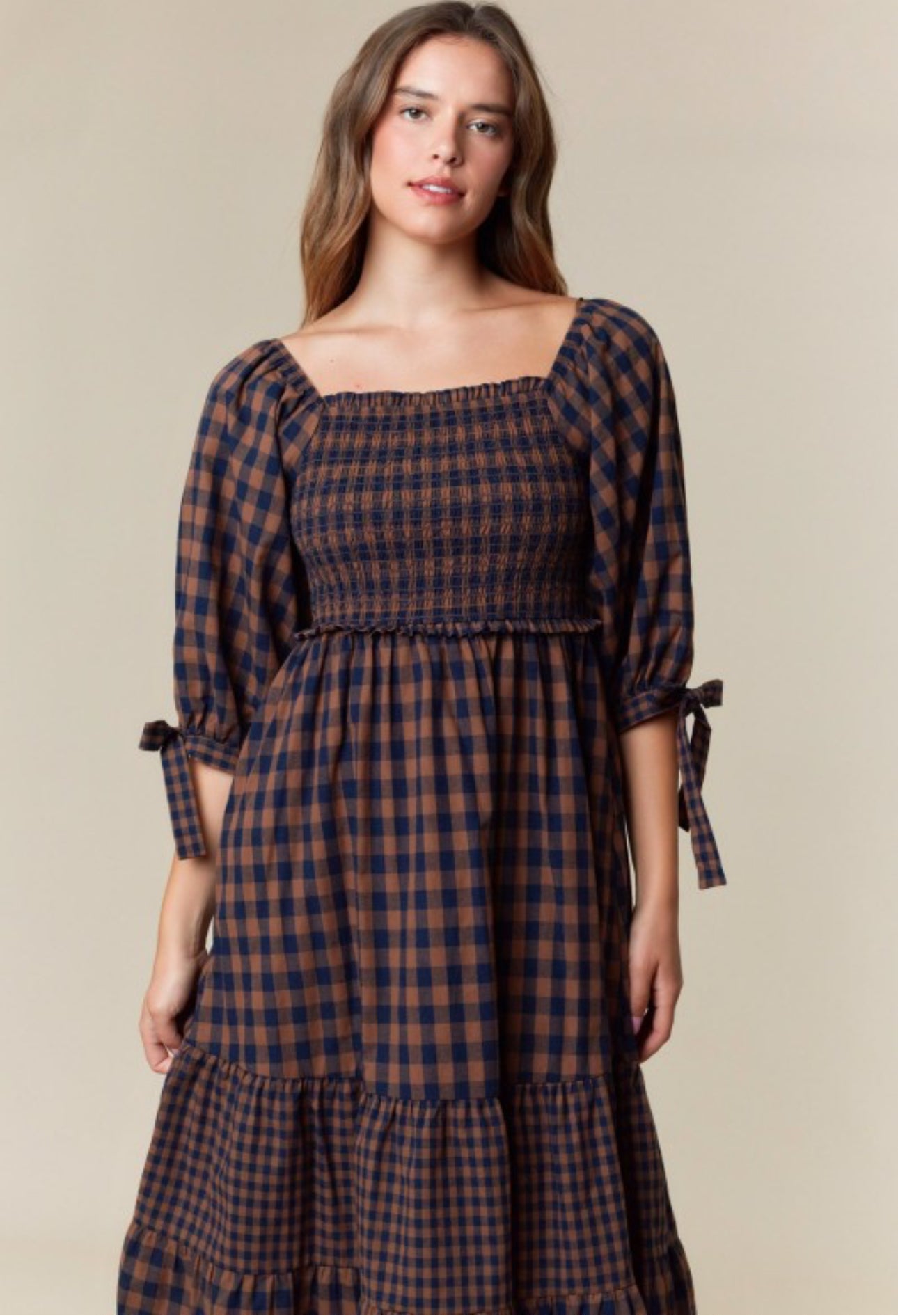 Melissa Midi Dress.                                   Vestido a cuadros con detalle fruncido especial