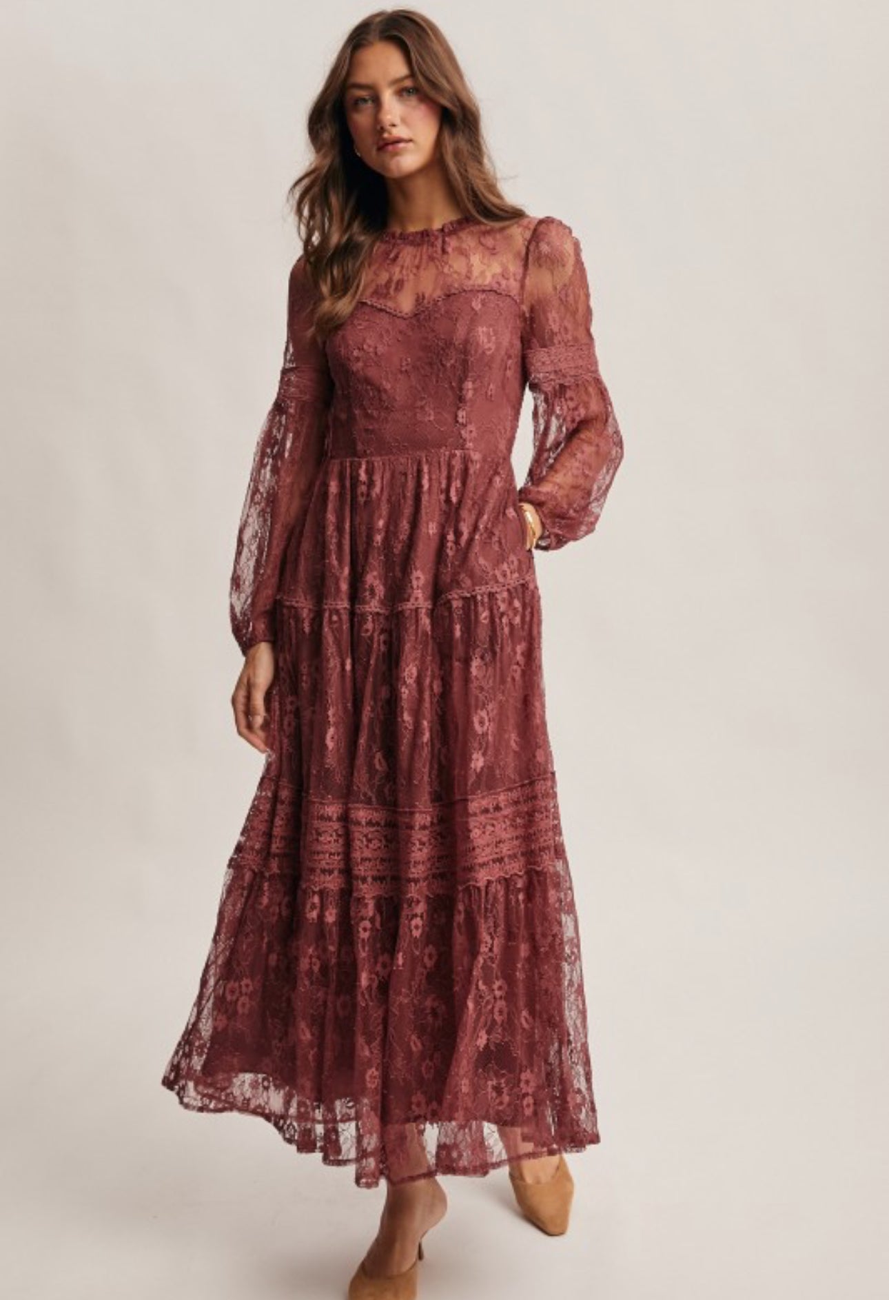 Valeria maxi Dress  Vestido largo de encaje de manga larga escalonada