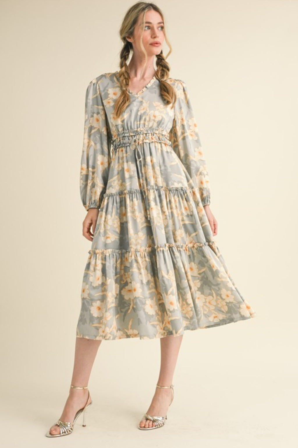 Lina midi Dress                                         

Vestido midi floral con ribete de volantes