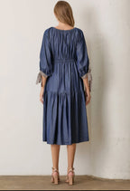 Amelia Midi Dress.                                   Vestido De Manga Larga Con

Cuello Redondo