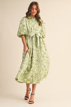 Saira Midi  Dress                                     Vestido midi abotonado con mangas abullonadas de jacquard