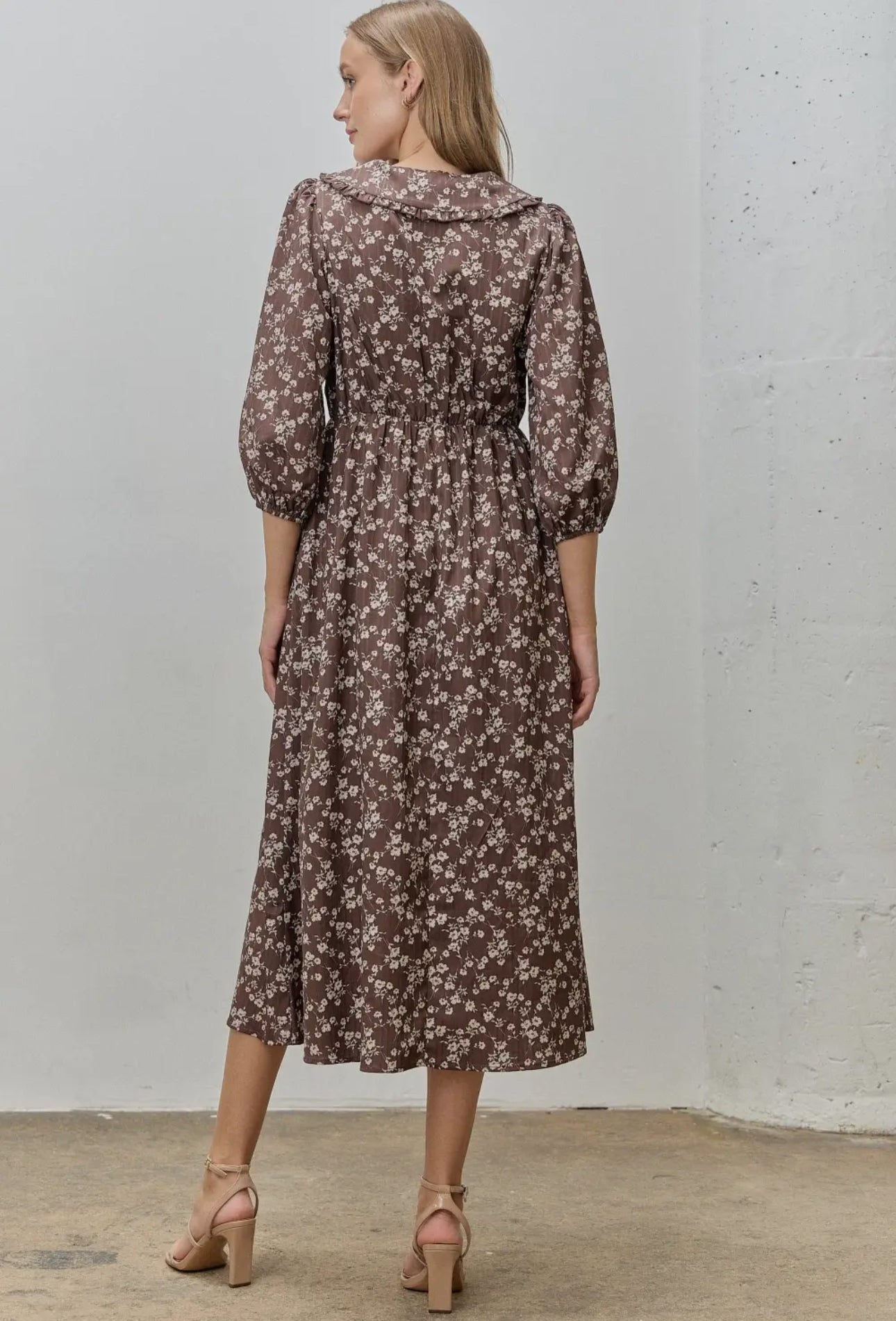 Amalia midi Dress.                                    De Manga Larga Con Escote En V