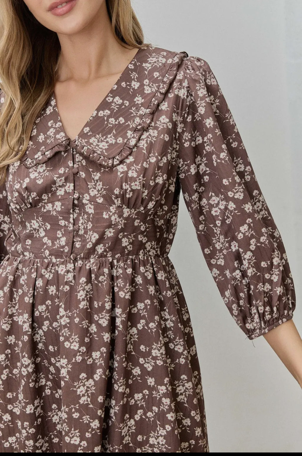 Amalia midi Dress.                                    De Manga Larga Con Escote En V