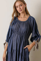 Amelia Midi Dress.                                   Vestido De Manga Larga Con

Cuello Redondo