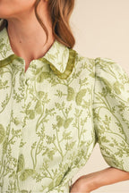 Saira Midi  Dress                                     Vestido midi abotonado con mangas abullonadas de jacquard