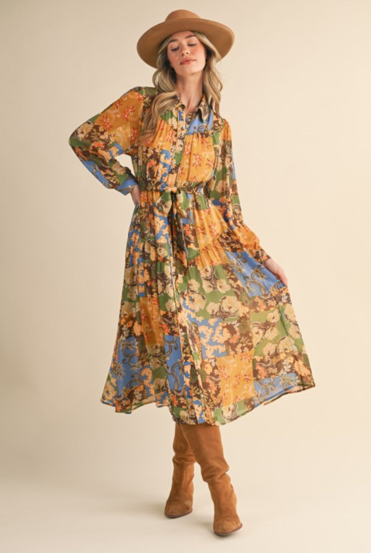 Vera midi Dress                                          Vestido midi abotonado con cinturón y estampado patchwork