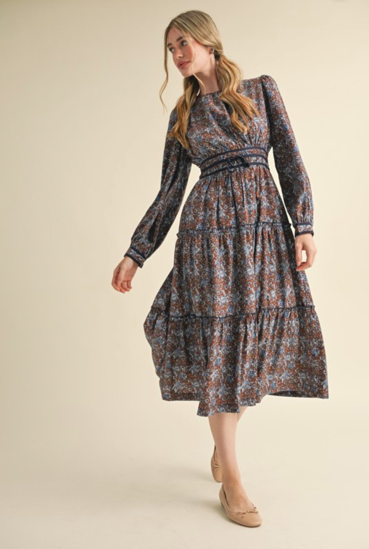 Helena midi Dress                                     Vestido midi floral con ribete en contraste