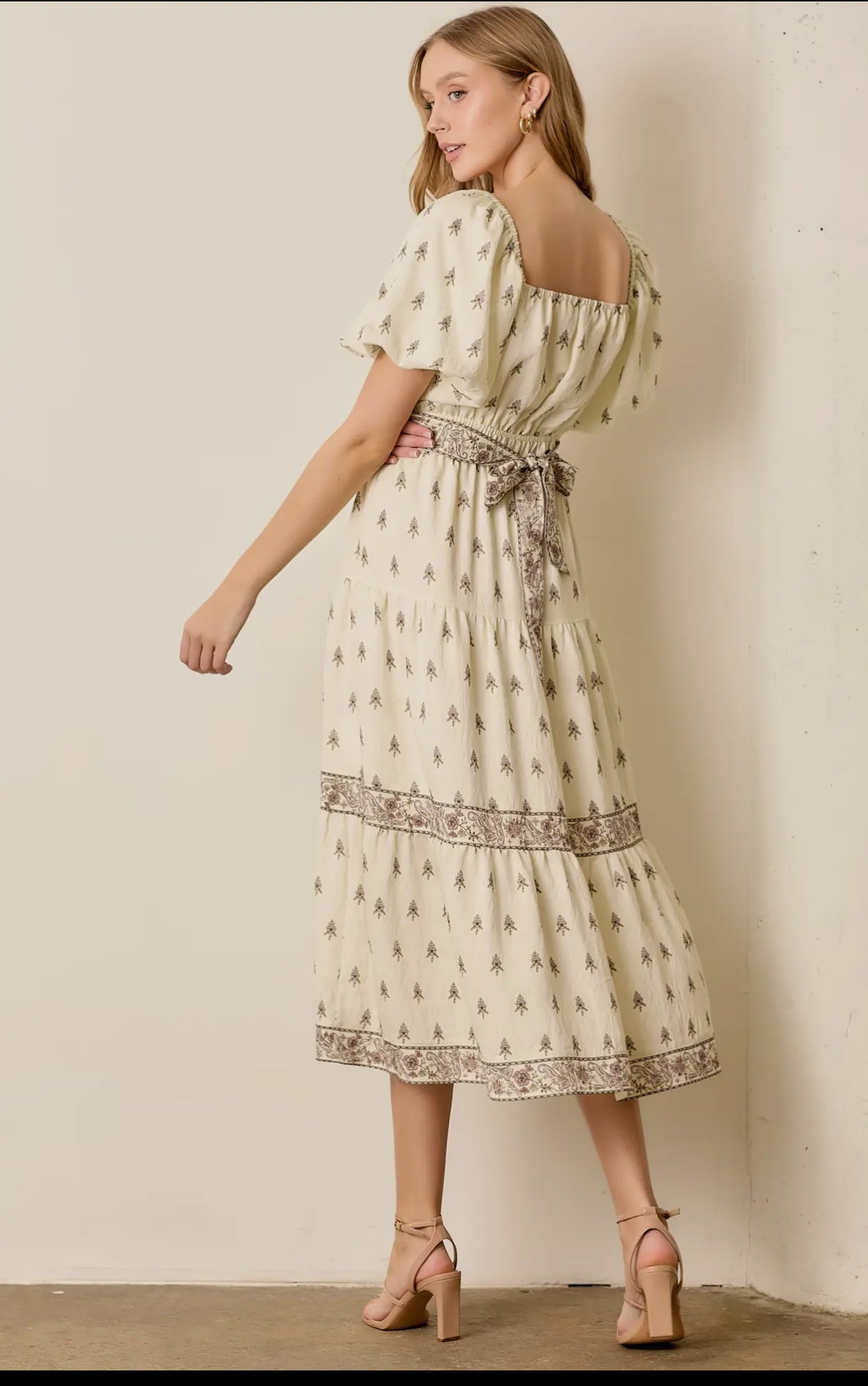 Lucia Midi Dress Con Mangas

Abullonadas Estampadas
