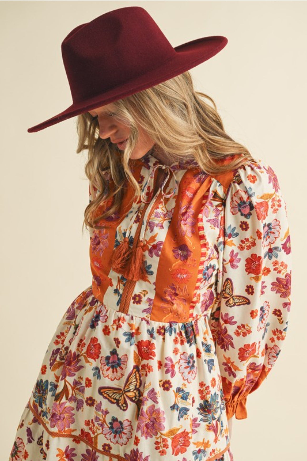 Sabrina Midi Dress.                                           Vestido midi  estampado floral en el borde