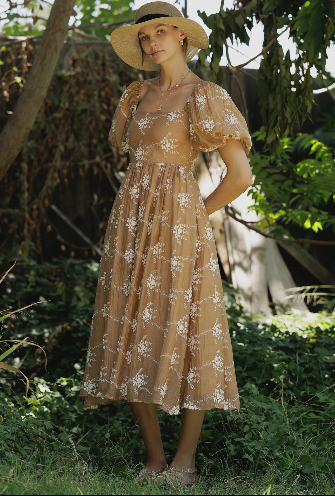 Kelly Midi Dress bordado de manga, corta