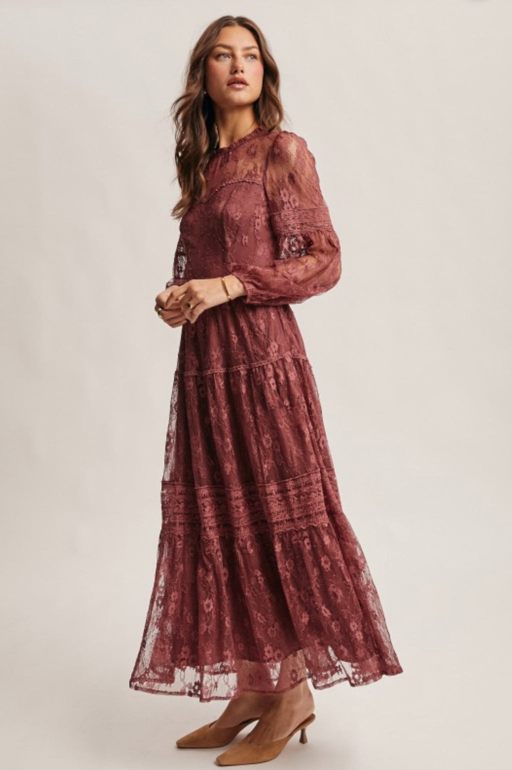 Valeria maxi Dress  Vestido largo de encaje de manga larga escalonada