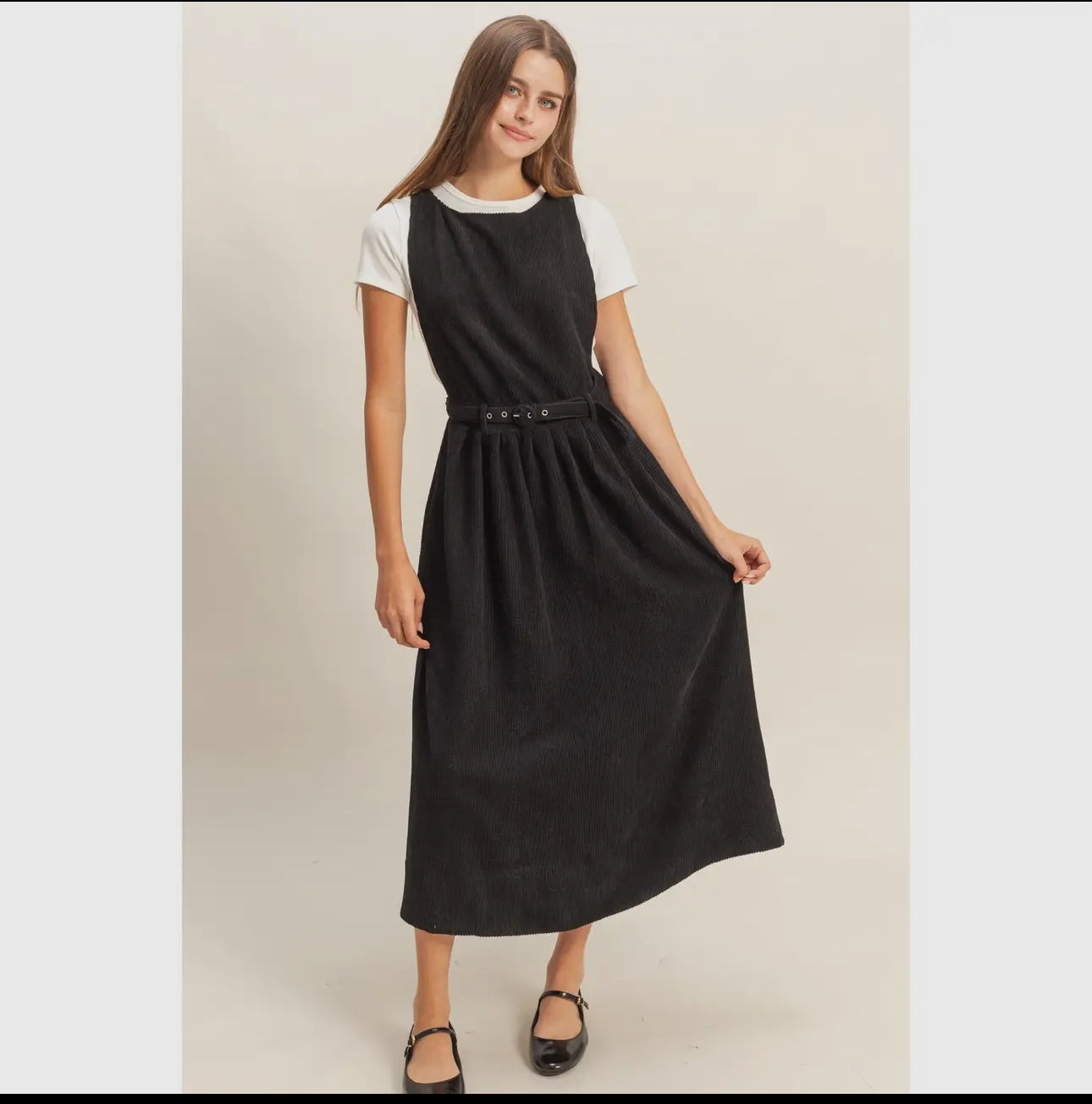 Overall Dress                                            Vestido Midi Sin Mangas De Pana Con Cinturón