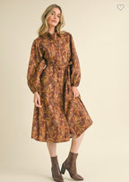 Adela Midi Dress.                                        Vestido midi camisero con estampado de hojas