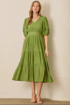 Vestido largo, escalonado con cuello en V