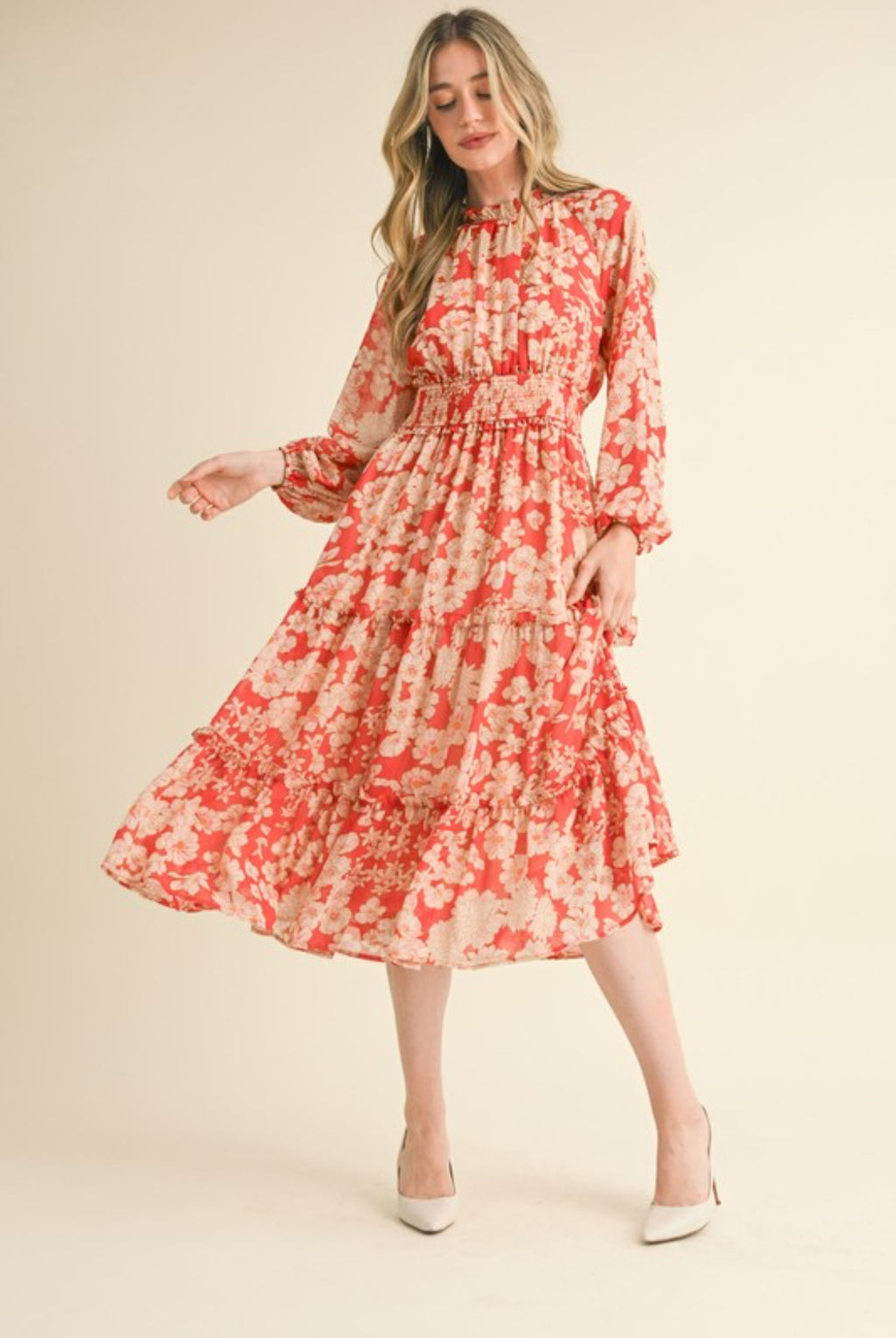 Mariana Midi  Dress                                   Vestido midi con ribete de volantes y estampado floral