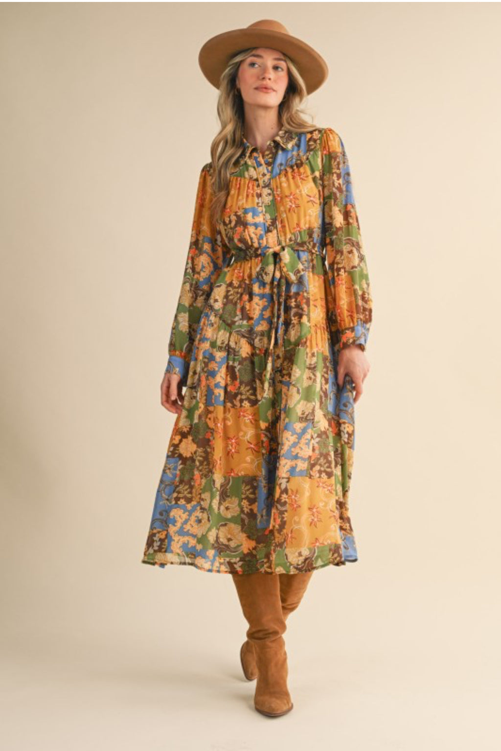 Vera midi Dress                                          Vestido midi abotonado con cinturón y estampado patchwork