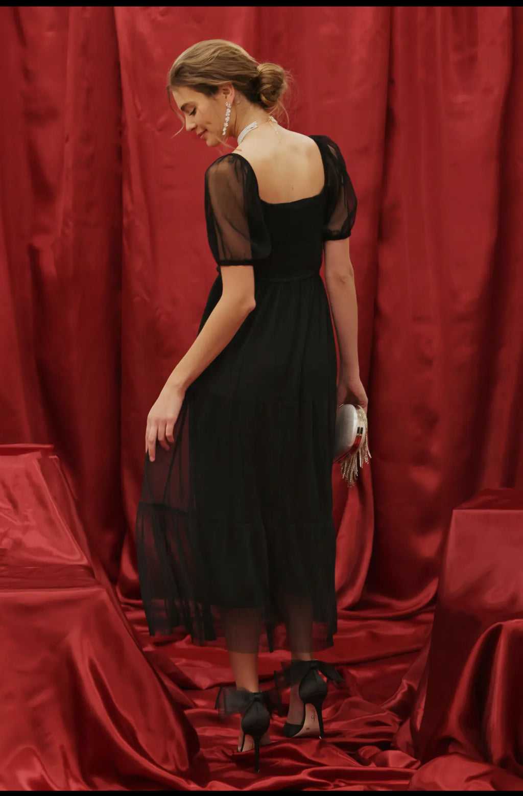 Rebeca Midi Dress.                                   Organza Escalonado Con Mangas Abullonadas