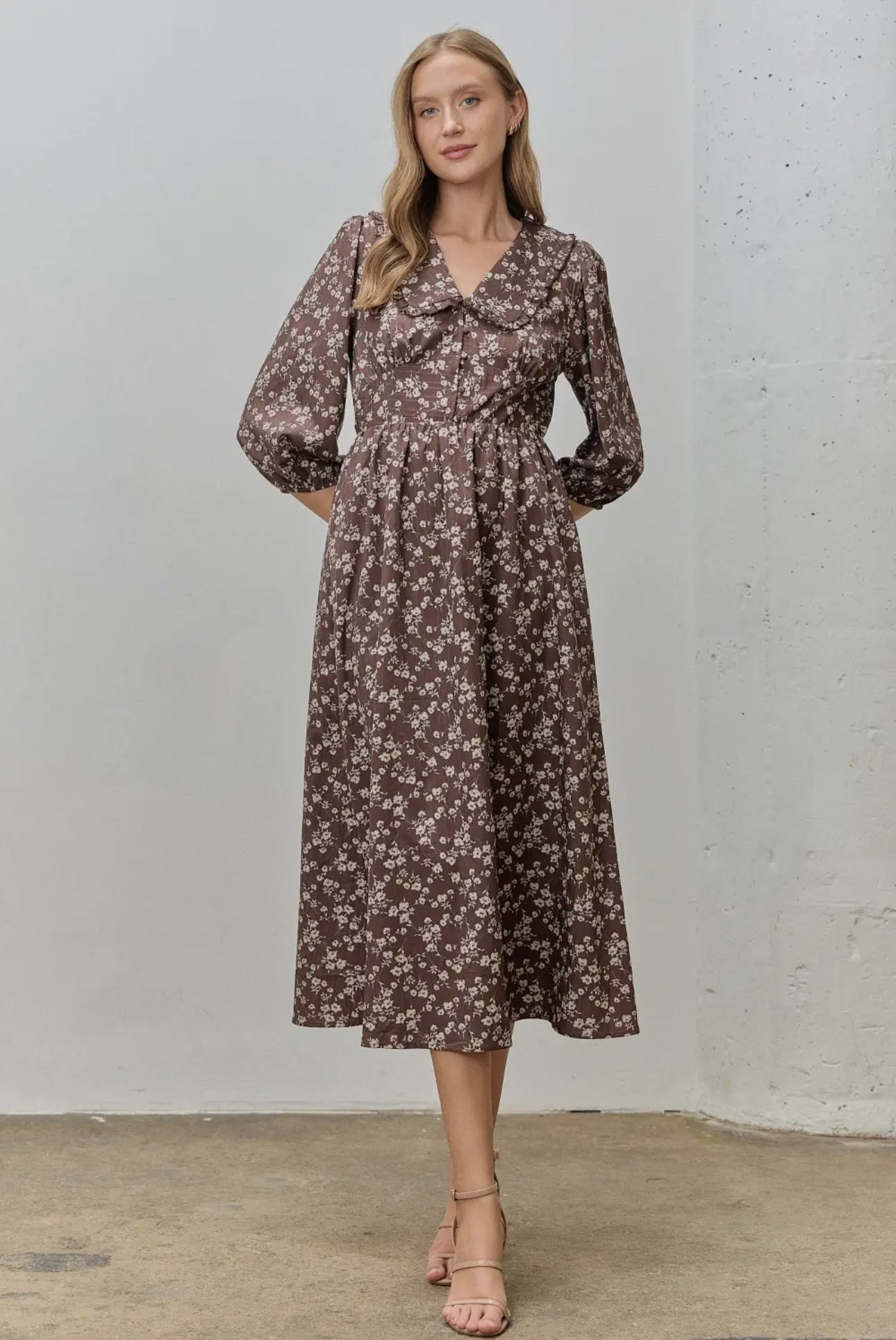 Amalia midi Dress.                                    De Manga Larga Con Escote En V