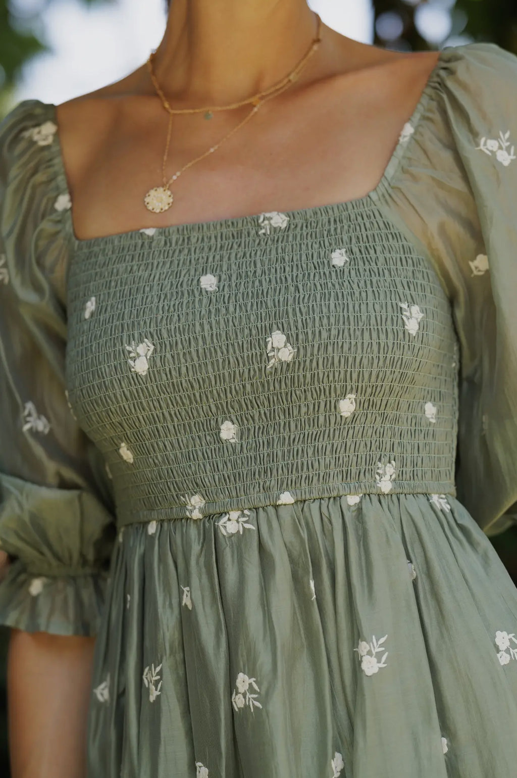 Sara  Midi Dress                                         Con Cuerpo Fruncido Y Mangas Abullonadas