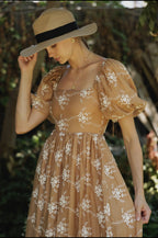 Kelly Midi Dress bordado de manga, corta
