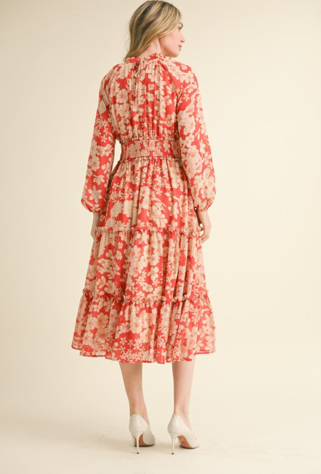 Mariana Midi  Dress                                   Vestido midi con ribete de volantes y estampado floral