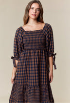 Melissa Midi Dress.                                   Vestido a cuadros con detalle fruncido especial