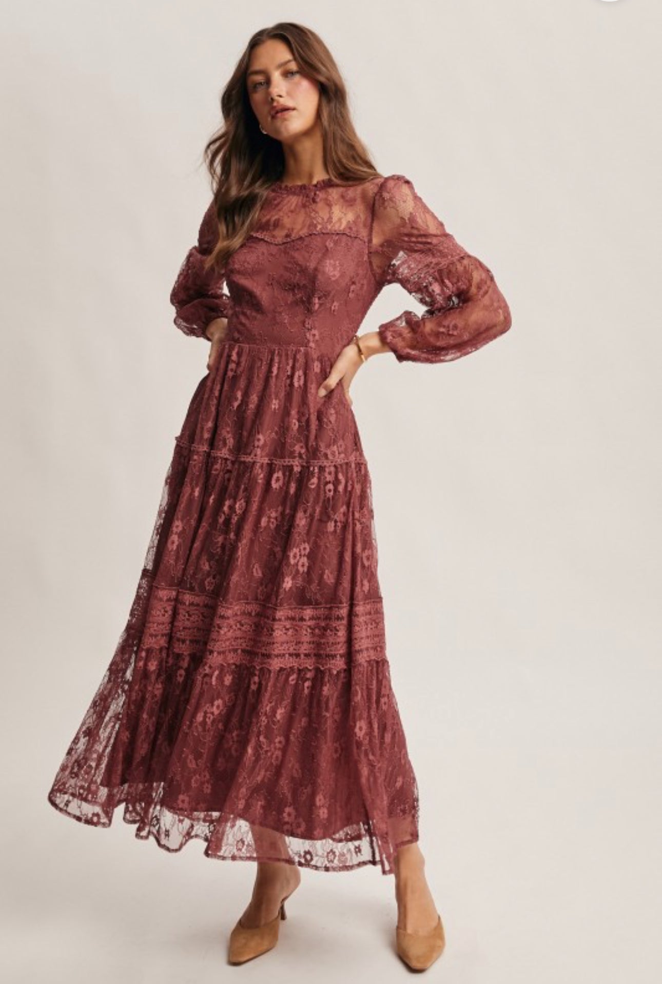 Valeria maxi Dress  Vestido largo de encaje de manga larga escalonada