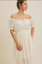 Floral Lace Midi Dress with
Ruched Waist