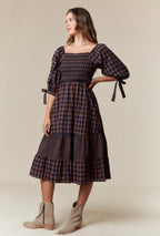 Melissa Midi Dress.                                   Vestido a cuadros con detalle fruncido especial