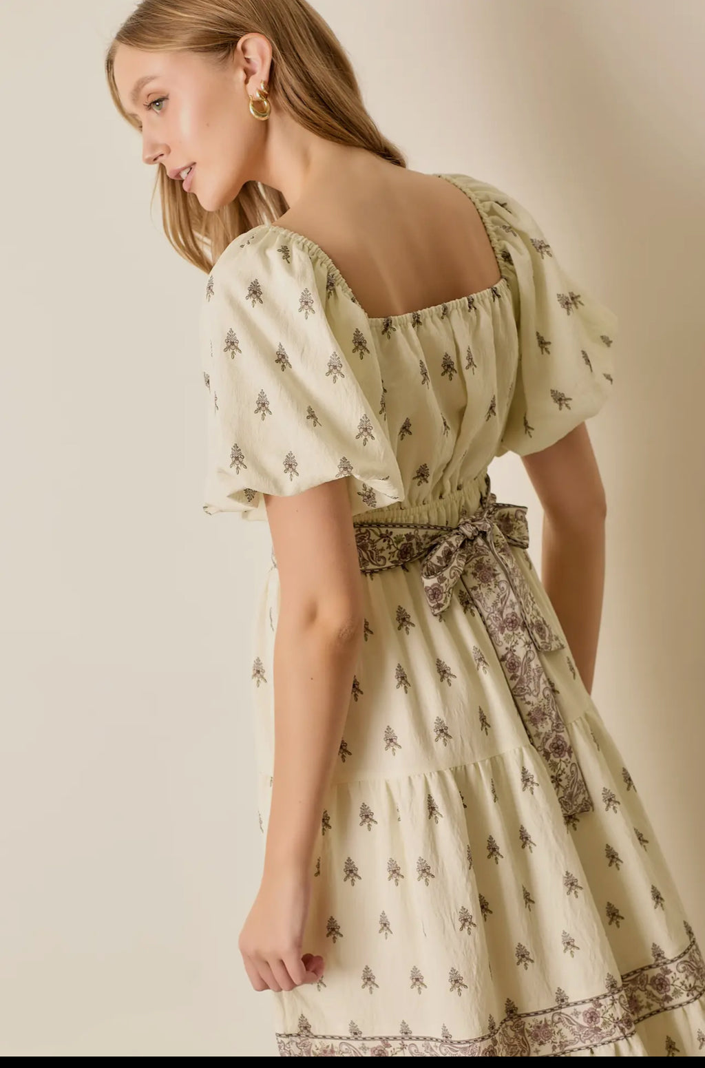 Lucia Midi Dress Con Mangas

Abullonadas Estampadas