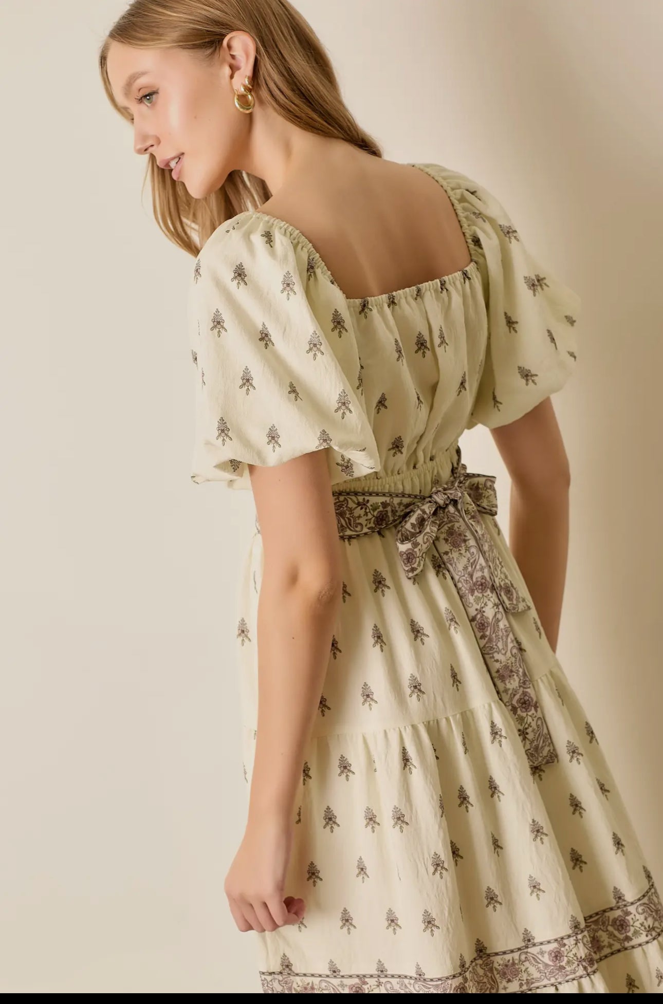 Lucia Midi Dress Con Mangas

Abullonadas Estampadas