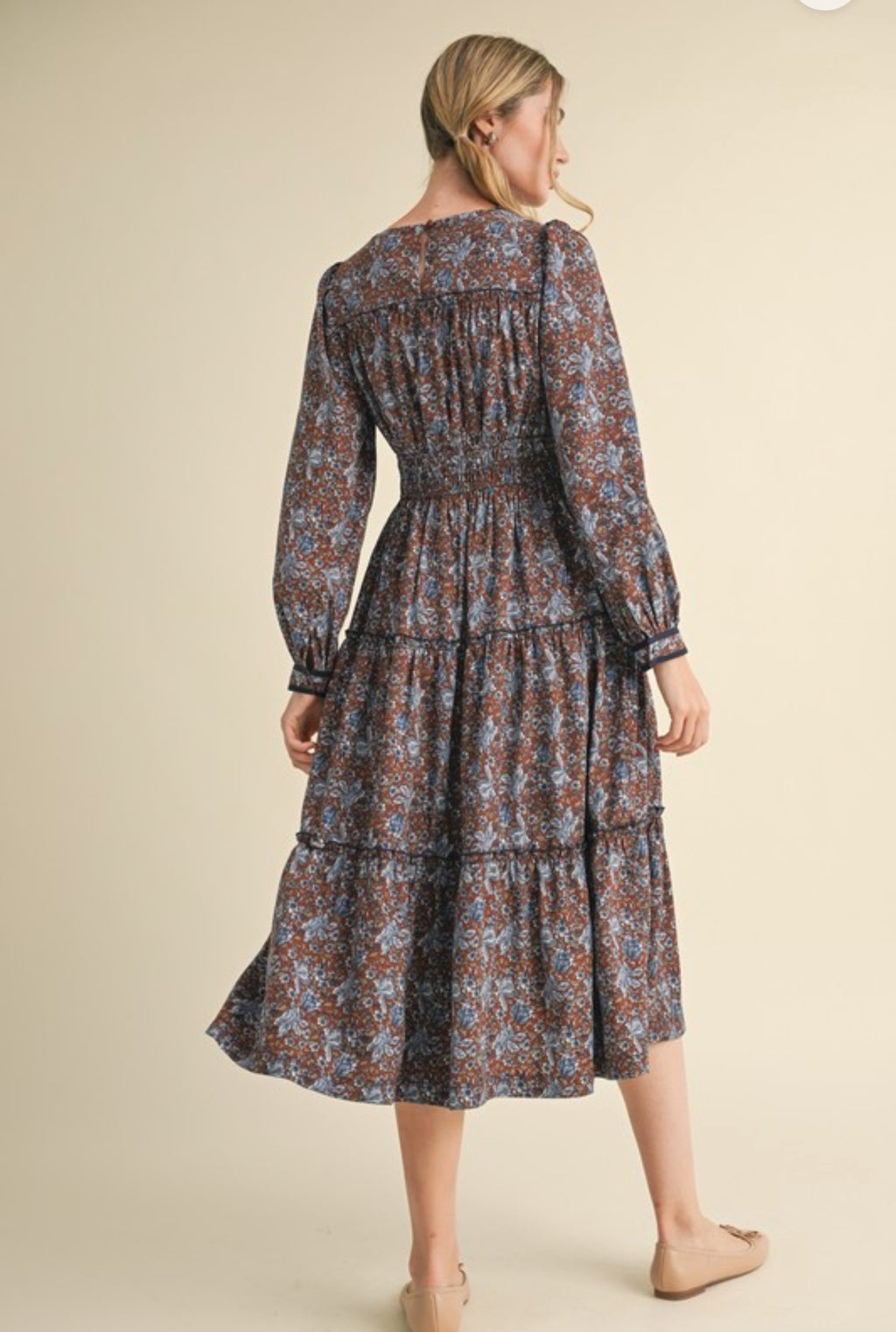 Helena midi Dress                                     Vestido midi floral con ribete en contraste