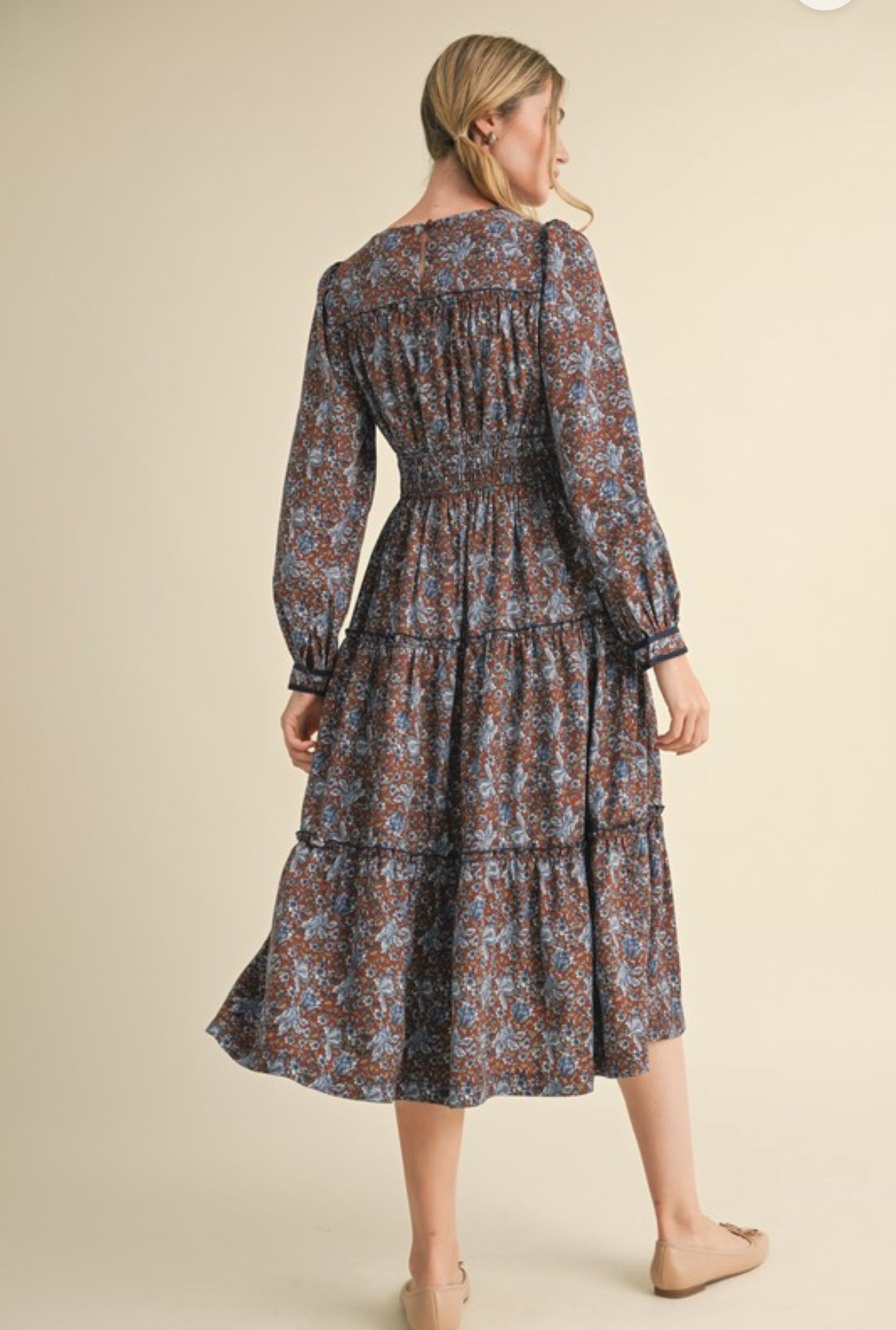 Helena midi Dress                                     Vestido midi floral con ribete en contraste