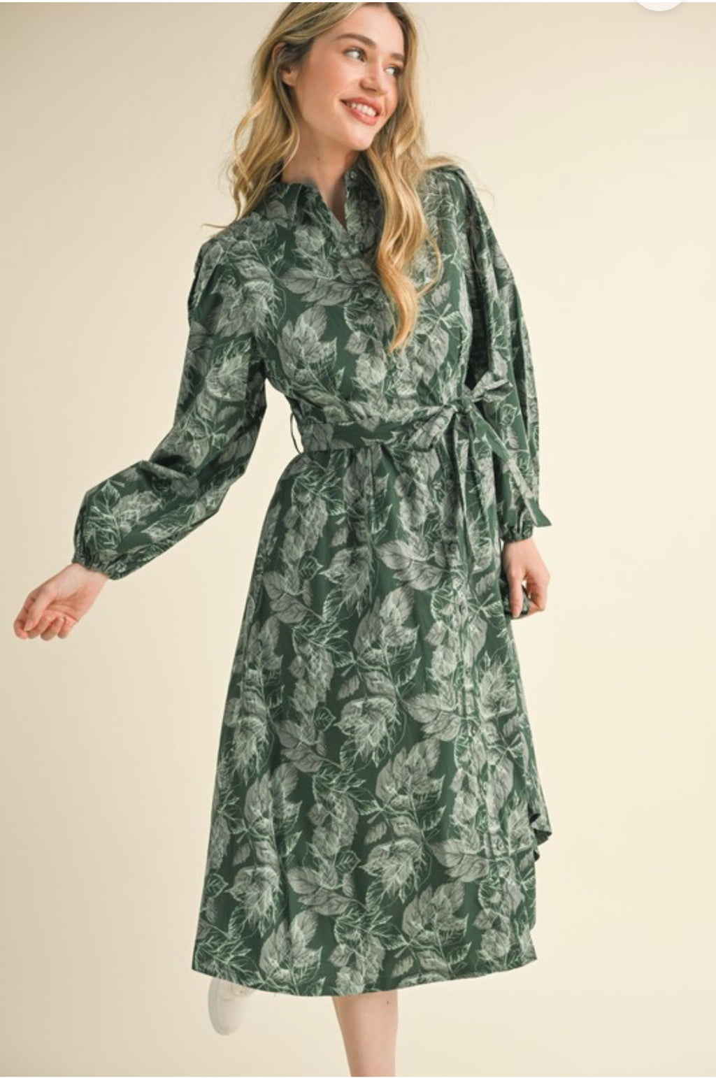 Adela Midi Dress                                 Vestido midi camisero con estampado de hojas