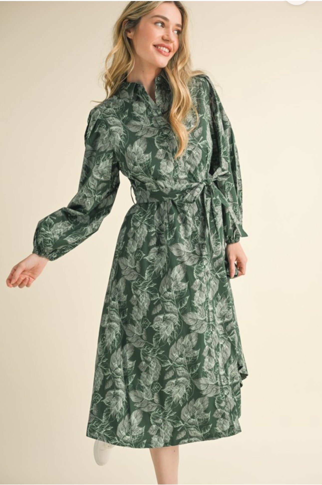 Adela Midi Dress                                 Vestido midi camisero con estampado de hojas